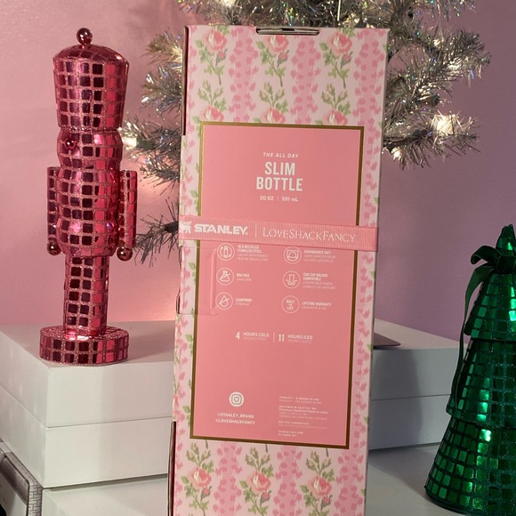 The Stanley x LoveShackFancy All Day Slim Bottle- BLOOMING HEIRLOOM - 20 oz - Picture 3 of 7